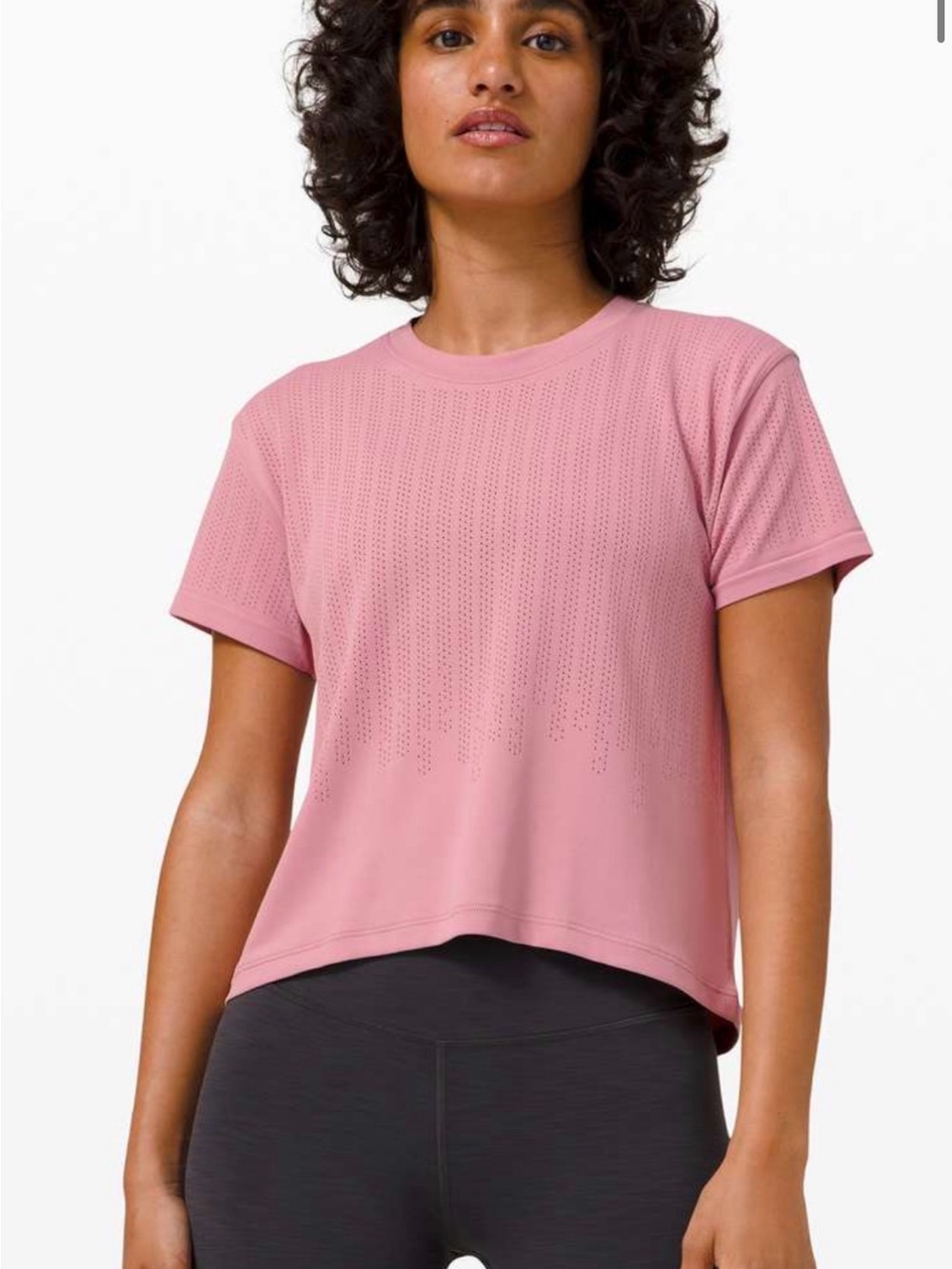 Lululemon Train to Be Short Sleeve
Pink Taupe, size small